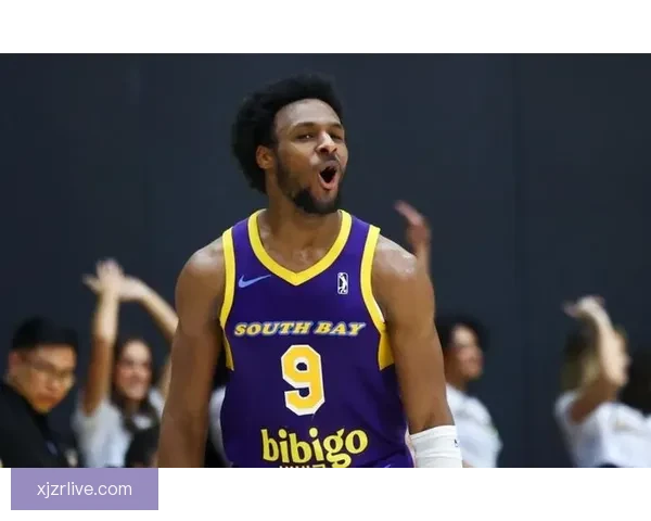 詹姆斯连续发声盛赞布朗尼表现出色 并祝贺布莱斯轻松夺得西区冠军